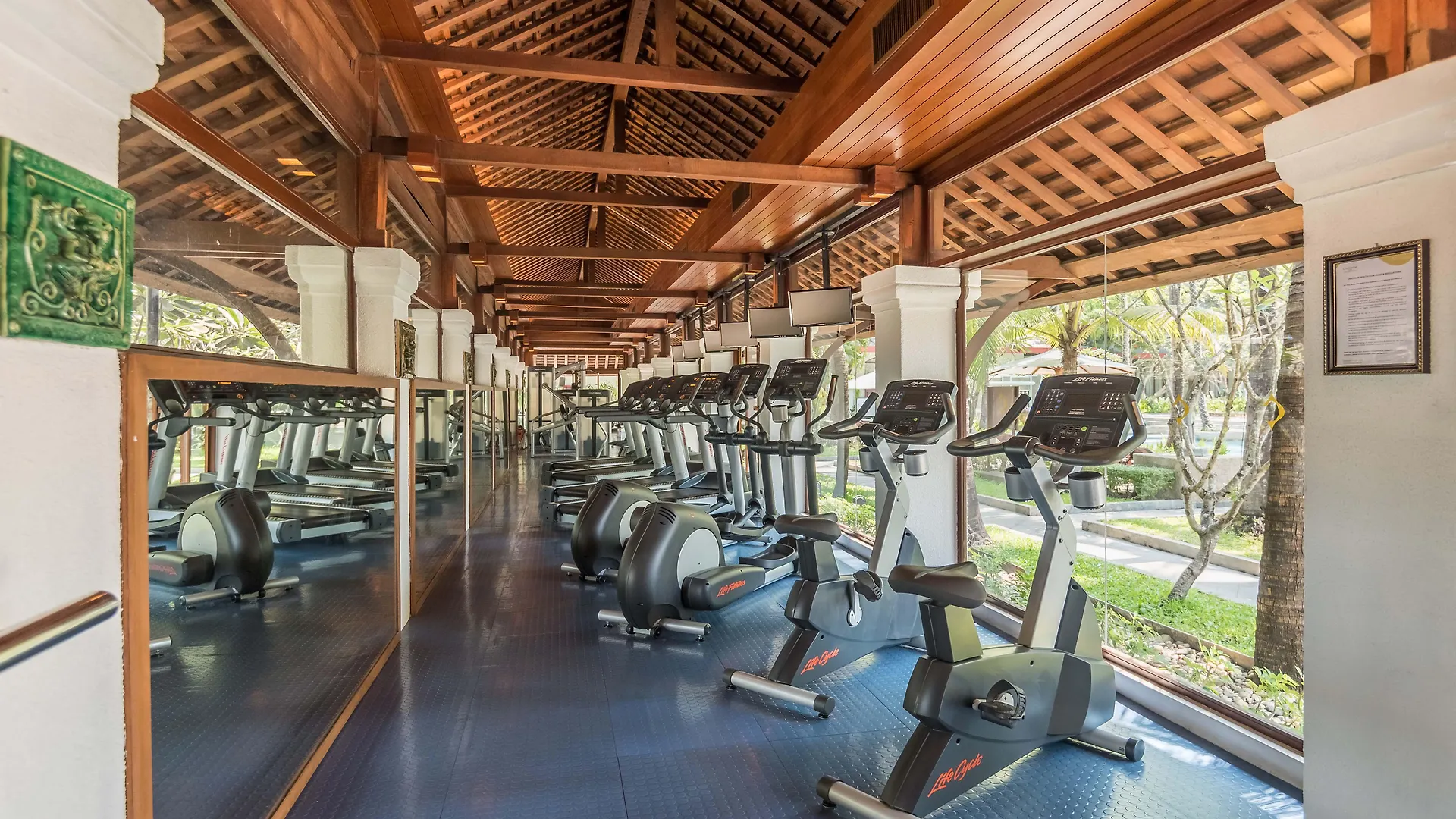 Chatrium Hotel Royal Lake Rangoon