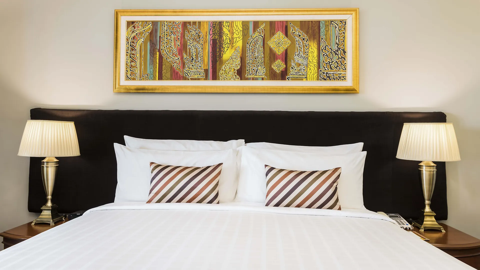 Chatrium Hotel Royal Lake Yangon 5*,