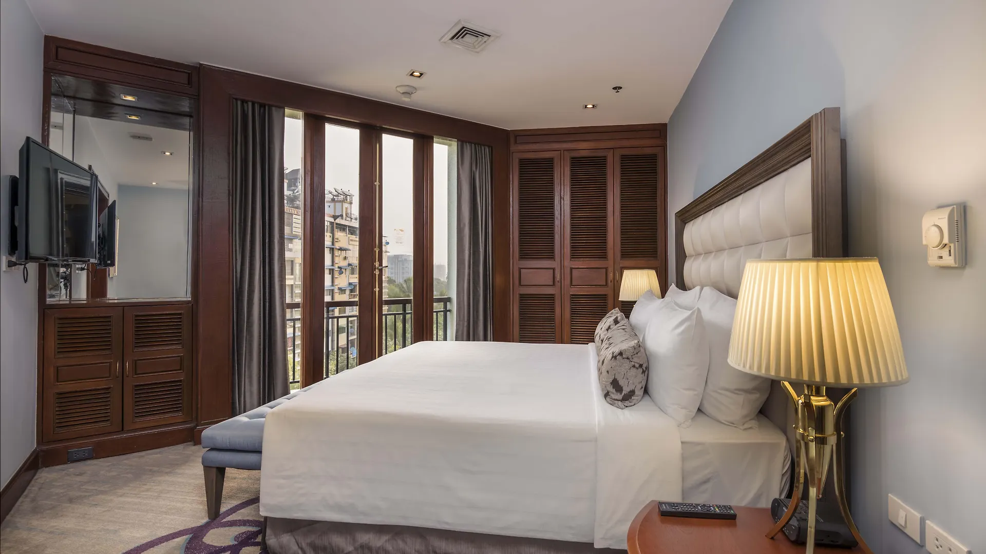 Chatrium Hotel Royal Lake Yangon 5*,  Birmanie