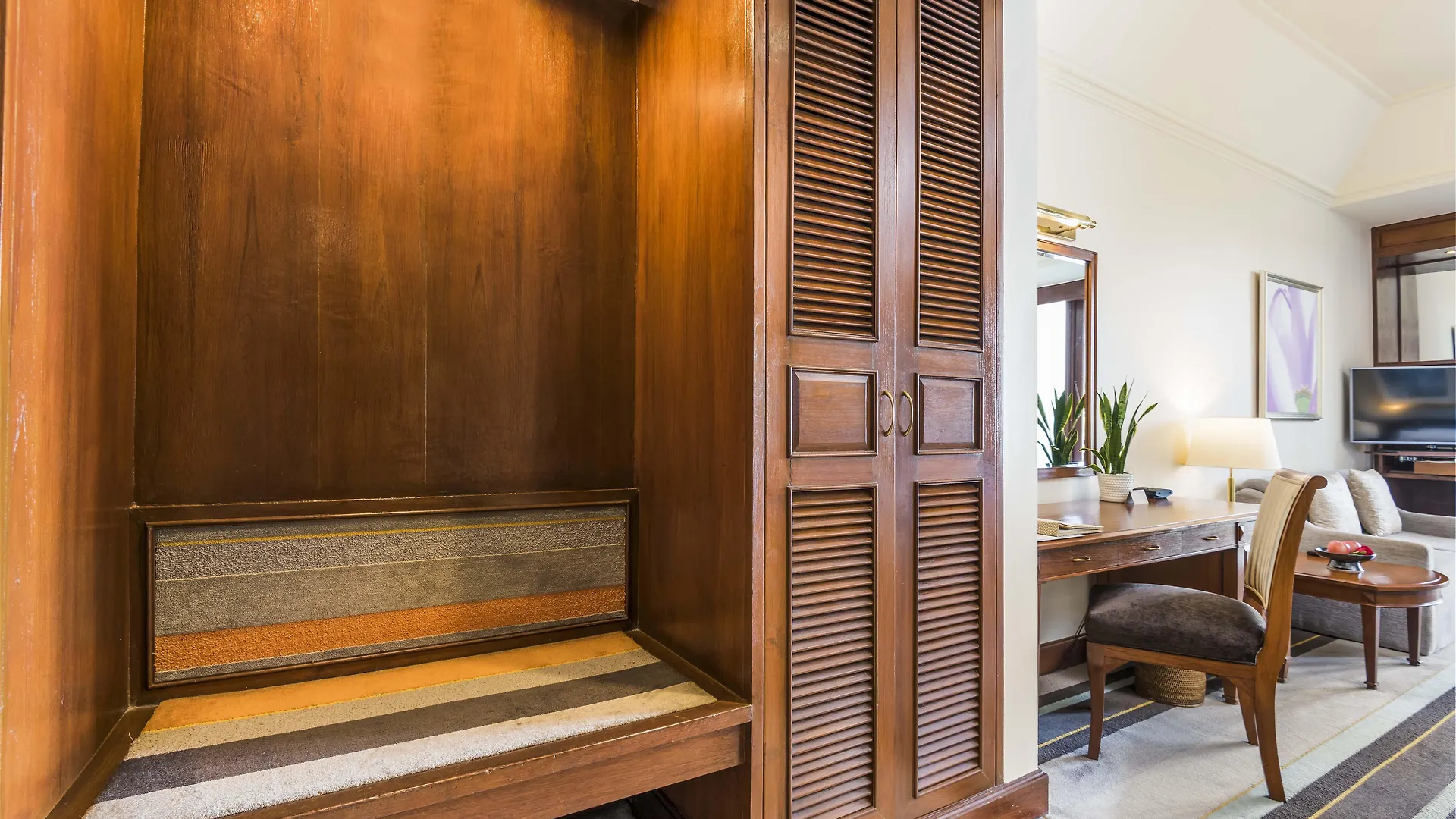 Chatrium Hotel Royal Lake Yangon