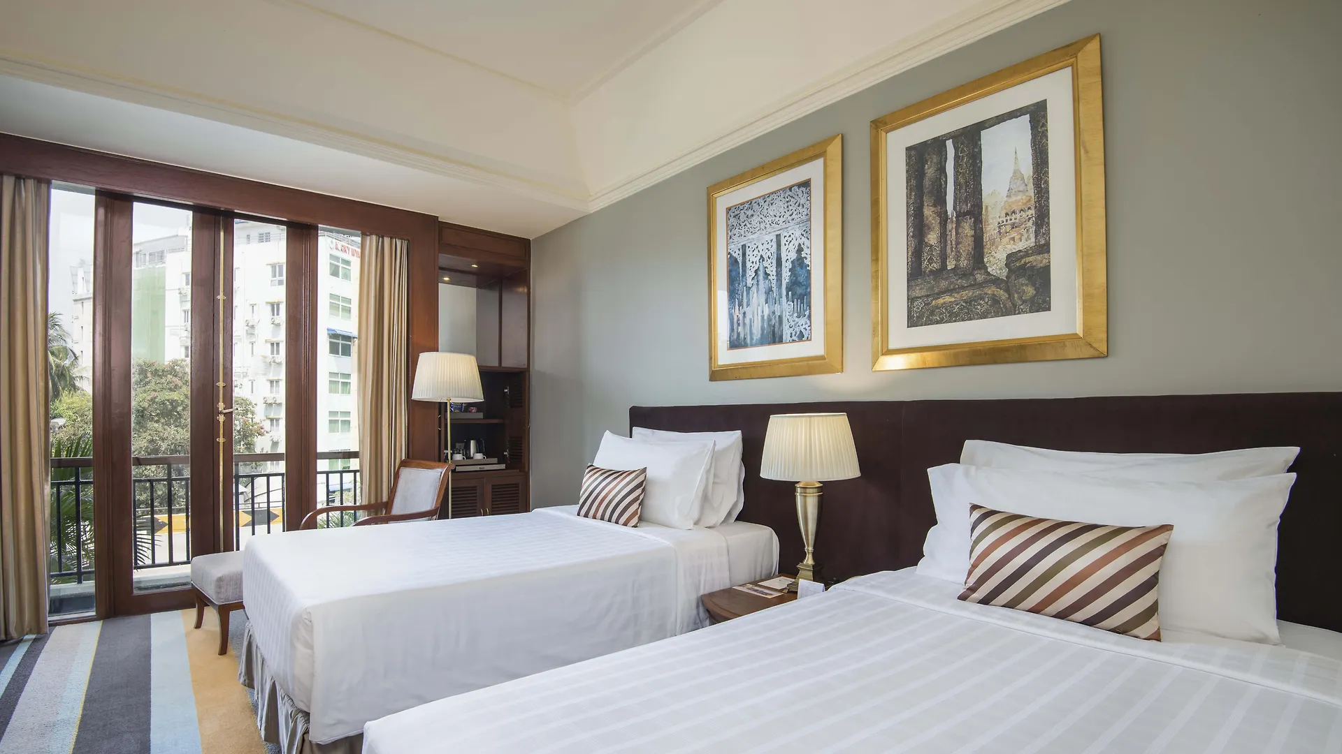 Chatrium Hotel Royal Lake Yangon