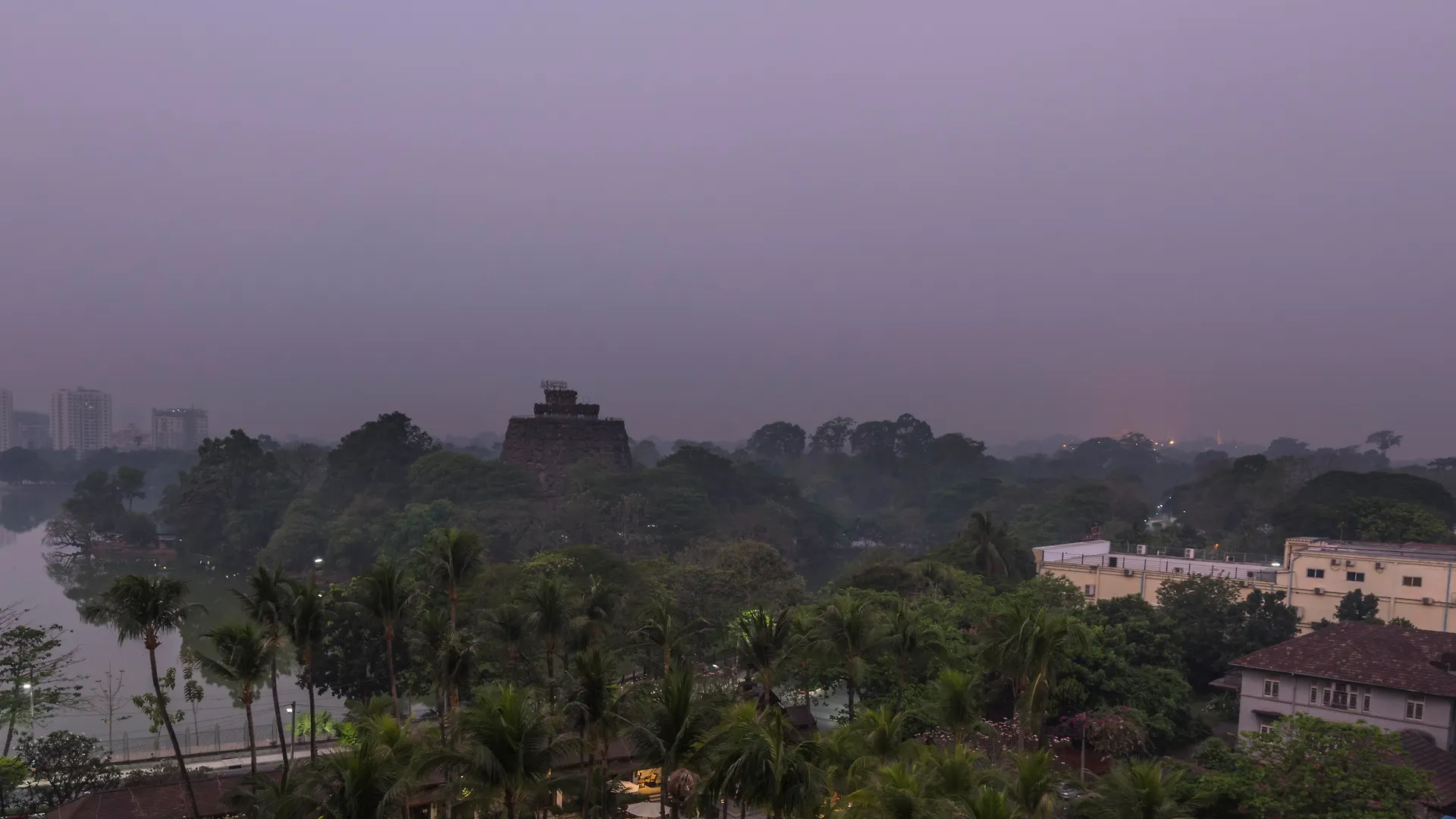 Chatrium Hotel Royal Lake Yangon