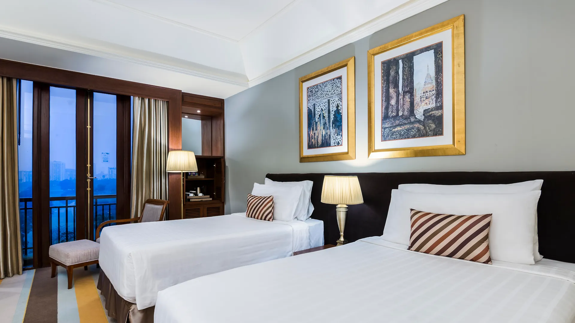 Chatrium Hotel Royal Lake Yangon
