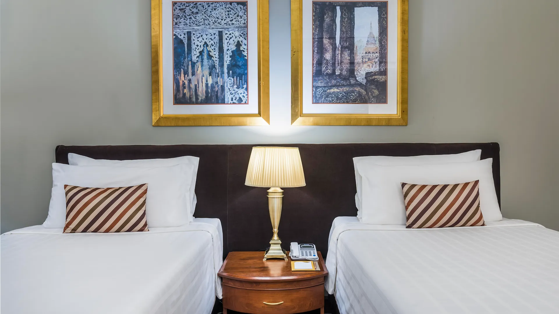 Chatrium Hotel Royal Lake Yangon 5*,