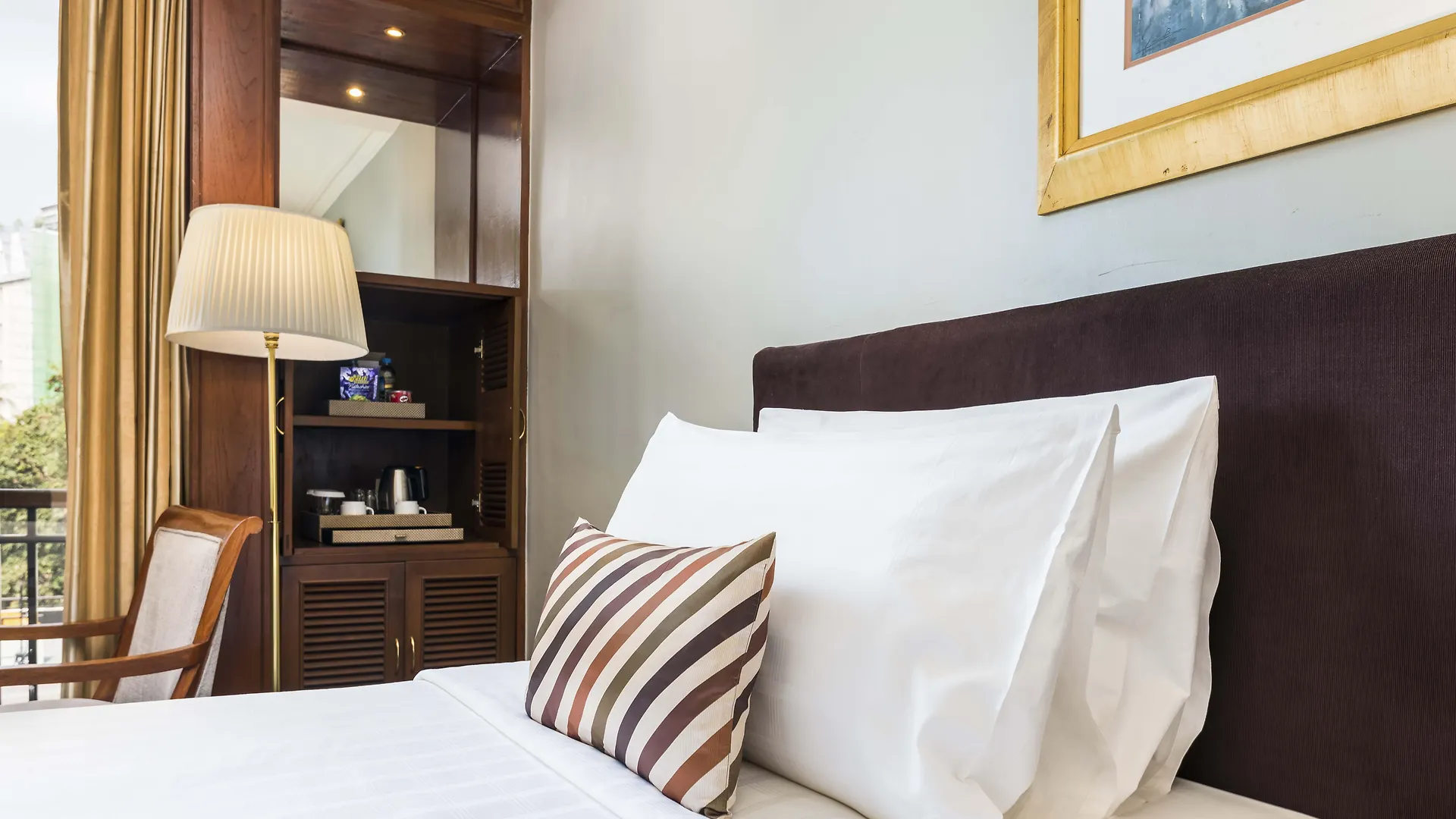 Chatrium Hotel Royal Lake Yangon